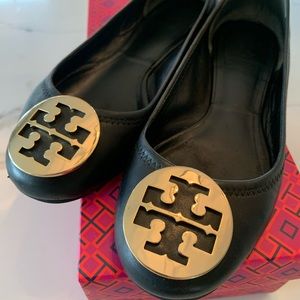 Tory Burch Reva Flat! Size 8.5 - black and gold!